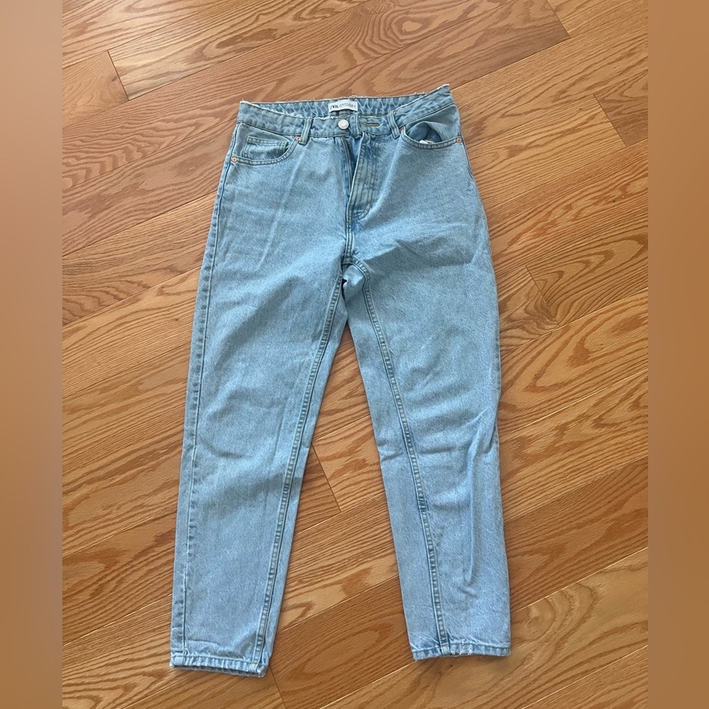 ZARA LIGHT BLUE STRAIGHT LEG JEANS